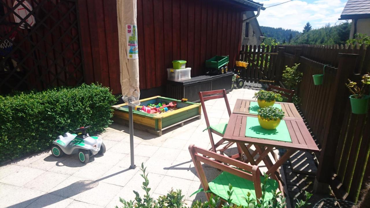 Ferienwohnung mit Garten und Spielplatz Klingenthal Exterior foto